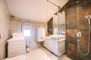 Et badeværelse på Mikonos apartman