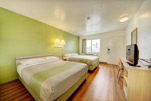 A bed or beds in a room at Motel 6-Cocoa Beach, FL