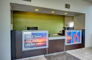 Motel 6-Cocoa Beach, FL tanúsítványa, márkajelzése vagy díja