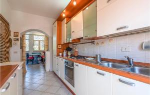 Η κουζίνα ή μικρή κουζίνα στο Nice Home In Terracina