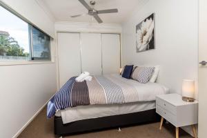 Keith's on Sylvan Beach, 1 of the 3 most popular units on Bribie客房内的一张或多张床位