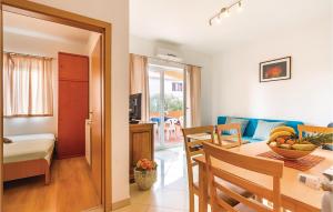 Area soggiorno di Stunning Home In Liznjan With Wifi