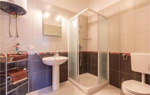 Bagno di Stunning Home In Liznjan With Wifi