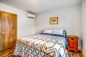 Postel nebo postele na pokoji v ubytování Dungeness Suite