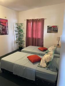 Ein Bett oder Betten in einem Zimmer der Unterkunft Playa El Obispo B La Marea building La Libertad