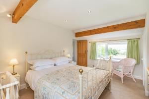 Ένα ή περισσότερα κρεβάτια σε δωμάτιο στο Bumble Cottage