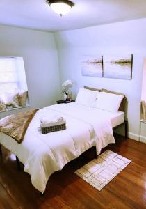a bedroom with a large white bed in a room at Vintage Charm, E. Eng. Village, 10mins to Dt. Det. in Detroit
