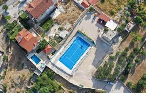 Bazén v ubytování Cozy Apartment In Split With Kitchen nebo v jeho okolí