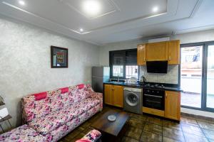 VELASQUEZ Appartements Fast Wifi and Ocean View tesisinde mutfak veya mini mutfak