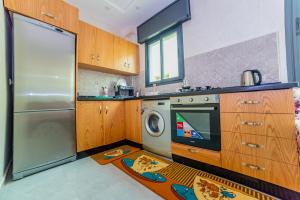 VELASQUEZ Appartements Fast Wifi and Ocean View tesisinde mutfak veya mini mutfak