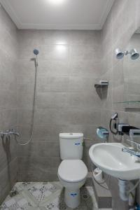 VELASQUEZ Appartements Fast Wifi and Ocean View tesisinde bir banyo