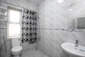 VELASQUEZ Appartements Fast Wifi and Ocean View tesisinde bir banyo