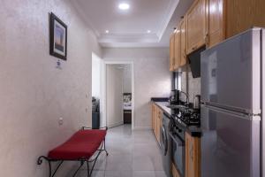 VELASQUEZ Appartements Fast Wifi and Ocean View tesisinde mutfak veya mini mutfak