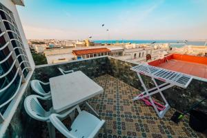 VELASQUEZ Appartements Fast Wifi and Ocean View tesisinde bir balkon veya teras