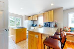 A kitchen or kitchenette at Fenwick Island - 38829 Bunting Avenue #1