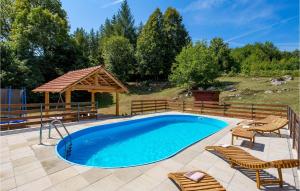 Bazén v ubytování Lovely Home In Slunj With Outdoor Swimming Pool nebo v jeho okolí