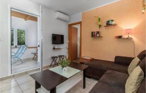 a living room with a couch and a table at Nice Apartment In Smrika With Kitchen in Šmrika