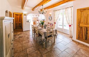 Φωτογραφία από το άλμπουμ του Gorgeous Home In Lioux With Wifi σε Lioux