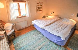 Postel nebo postele na pokoji v ubytování Pet Friendly Home In Skeppshult