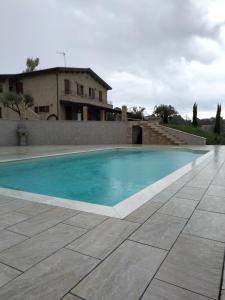 The swimming pool at or close to B&B L' Antica Fonte