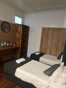 Postel nebo postele na pokoji v ubytování Gin Gin Budget Accommodation