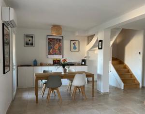 Fotografia z galérie ubytovania Hérault Agréable maison avec piscine v destinácii Vailhauquès + 5 fotografií