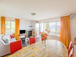 Μια τηλεόραση ή/και κέντρο ψυχαγωγίας στο Apartment Crans-Montana near Ski Slopes