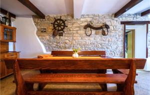 Fotografia z galérie ubytovania Nice Home In Mandalencici With Kitchen v destinácii Čubanići