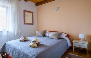 Posteľ alebo postele v izbe v ubytovaní Nice Home In Mandalencici With Kitchen