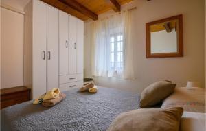 Posteľ alebo postele v izbe v ubytovaní Nice Home In Mandalencici With Kitchen