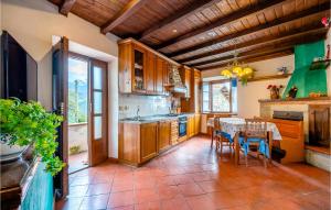 Köök või kööginurk majutusasutuses Stunning Home In Frazione Antognano With Kitchen