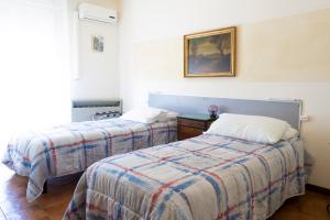 A bed or beds in a room at Hotel La Vela