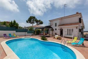 The swimming pool at or close to Villa Lilia