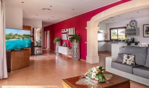 Kuchyň nebo kuchyňský kout v ubytování Luxurious villa Sol de Mallorca
