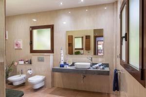 Koupelna v ubytování Luxurious villa Sol de Mallorca + 21 fotografií
