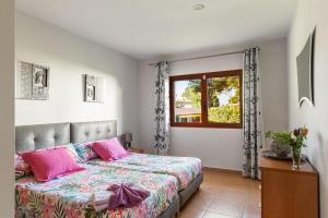 Postel nebo postele na pokoji v ubytování Luxurious villa Sol de Mallorca