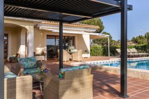Bazén v ubytování Luxurious villa Sol de Mallorca nebo v jeho okolí