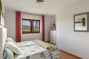Postel nebo postele na pokoji v ubytování Luxurious villa Sol de Mallorca
