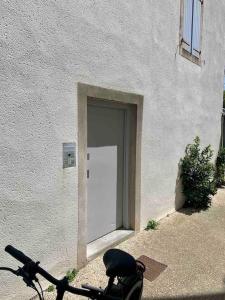 a bike parked in front of a building with a door at Île de Ré - T3 avec sublime vue mer - 80m2 - 4 à 6 pers in Saint-Martin-de-Ré