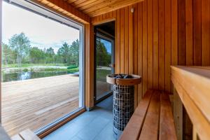Balkón nebo terasa v ubytování Jõeranna Pond House