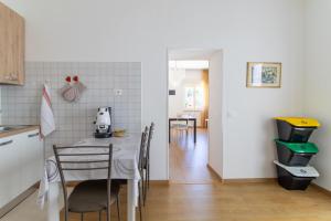 Kuchyňa alebo kuchynka v ubytovaní Casa vacanza i due ulivi