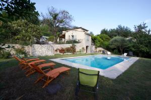 a group of chairs sitting next to a swimming pool at vence in Vence