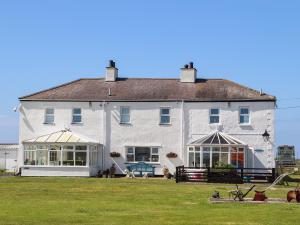 Gallery image of Trewan Cottage in Holyhead