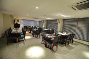 Zip By Spree Hotels Hyde Goa餐厅或其他用餐的地方
