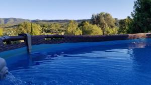 Bazén v ubytování Chambre d'hôtes en Luberon nebo v jeho okolí