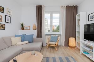 Televízia a/alebo spoločenská miestnosť v ubytovaní Marina Corner Apartment Gdynia by Noclegi Renters
