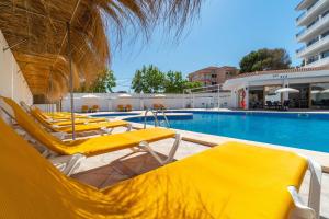 Piscina en o cerca de Apartaments La Perla Negra