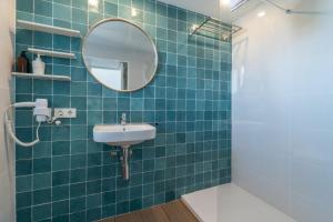 Un baño de Apartaments La Perla Negra