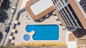 Piscina en o cerca de Apartaments La Perla Negra