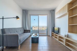 Cama o camas de una habitación en Apartaments La Perla Negra